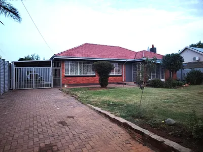 4 Bedroom House For Sale in Johannesburg - LMYo.webp