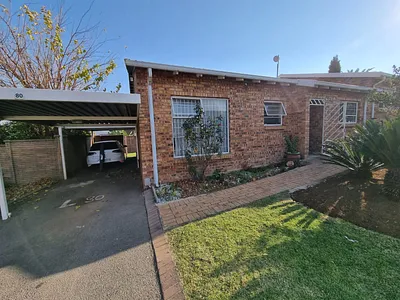 3 Bedroom Townhouse For Sale in Johannesburg - xJAU.webp