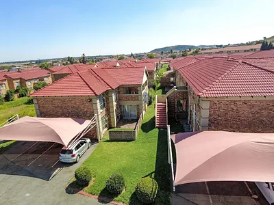 2 Bedroom Townhouse For Sale in Johannesburg - HePx.webp