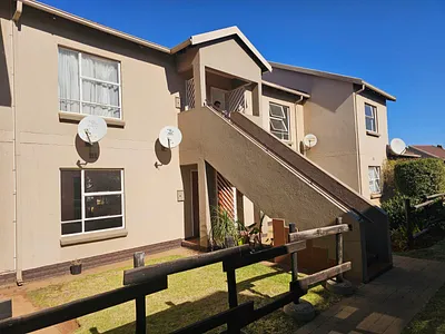 2 Bedroom Townhouse For Sale in Kempton Park - z4df.webp