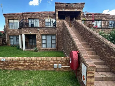 2 Bedroom Townhouse For Sale in Johannesburg - jU52.webp