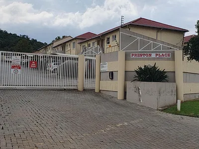 2 Bedroom Townhouse For Sale in Alberton - 0QPP.webp