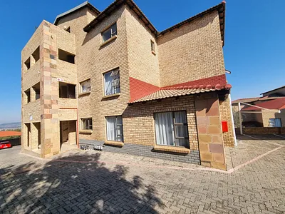 1 Bedroom Townhouse For Sale in Johannesburg - rkOR.webp
