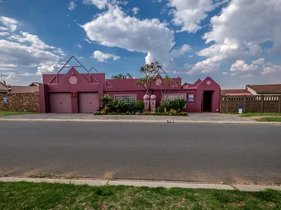 4 Bedroom House For Sale in Johannesburg - QvtA.webp