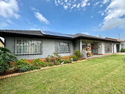 4 Bedroom House For Sale in Johannesburg - fWFj.webp