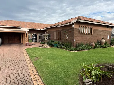 4 Bedroom House For Sale in Alberton - 9nuY.webp