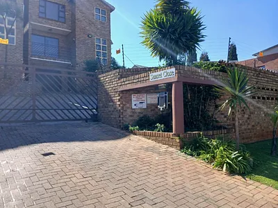 2 Bedroom Townhouse For Sale in Johannesburg - W7II.webp
