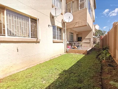 3 Bedroom Townhouse For Sale in Johannesburg - HUSc.webp