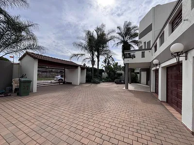 5 Bedroom House For Sale in Alberton - h3lI.webp