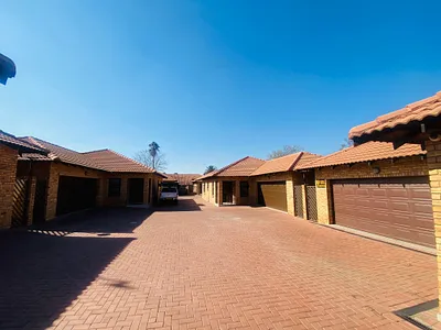 3 Bedroom Townhouse For Sale in Alberton - RFui.webp