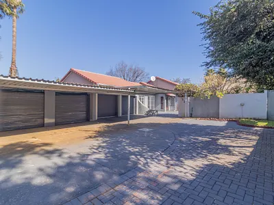3 Bedroom House For Sale in Alberton - r1X5.webp