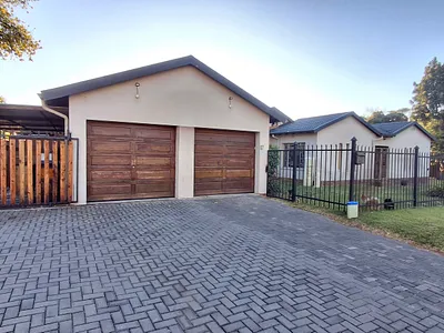 4 Bedroom House For Sale in Pretoria - NXx7.webp
