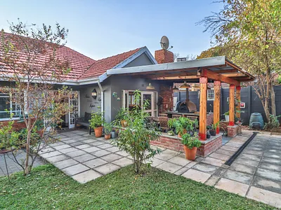 4 Bedroom House For Sale in Randburg - 3t67.webp