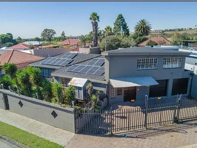 4 Bedroom House For Sale in Johannesburg - QoFk.webp