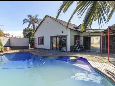 4 Bedroom House For Sale in Johannesburg - 65YI.webp