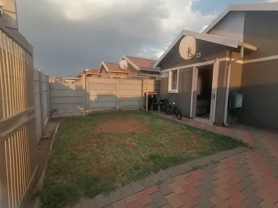 2 Bedroom House For Sale in Leopard's Rest Security Estate, Alberton - cF9f.webp