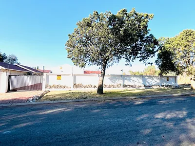 5 Bedroom House For Sale in Alberton - WINB.webp