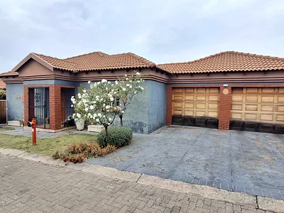 3 Bedroom Townhouse For Sale in Pretoria - sMOy.webp
