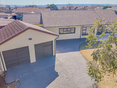 4 Bedroom House For Sale in Germiston - cCKB.webp