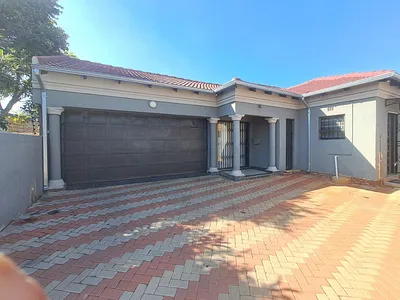 3 Bedroom House For Sale in Boksburg - F0nB.webp