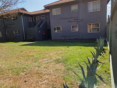 2 Bedroom Townhouse For Sale in Johannesburg - R6QQ.webp