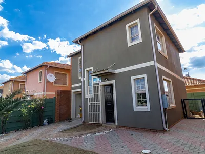 3 Bedroom House For Sale in Leopard's Rest Security Estate, Alberton - nZ74.webp