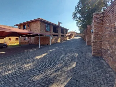2 Bedroom Townhouse For Sale in Bedfordview - jO2r.webp