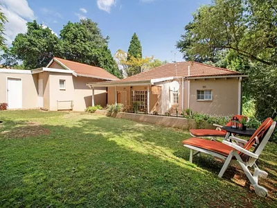 3 Bedroom House For Sale in Bedfordview - b7gQ.webp