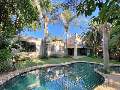 5 Bedroom House For Sale in Bedfordview - Mg6I.webp