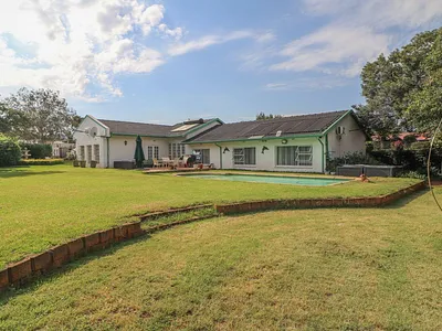 4 Bedroom House For Sale in Bedfordview - JcF6.webp