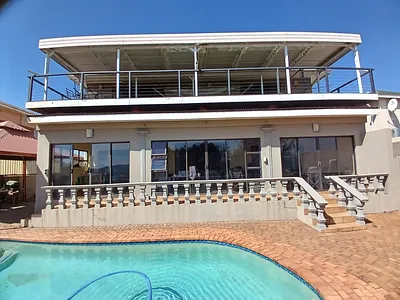 5 Bedroom House For Sale in Johannesburg - MC8c.webp