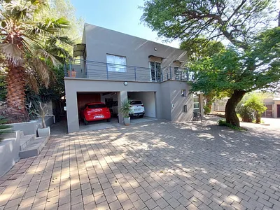3 Bedroom House For Sale in Johannesburg - srEq.webp