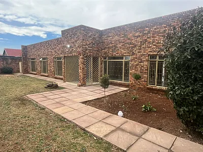 6 Bedroom House For Sale in Boksburg - 3Olj.webp
