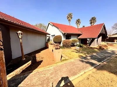 6 Bedroom House For Sale in Alberton - LQxJ.webp