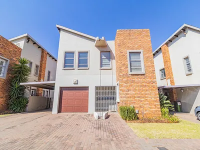 3 Bedroom Townhouse For Sale in Alberton - Dsqa.webp
