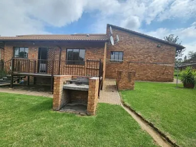 2 Bedroom Townhouse For Sale in Alberton - 9dTZ.webp