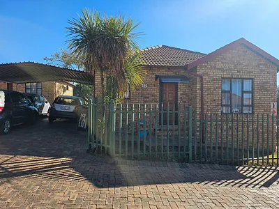 2 Bedroom Townhouse For Sale in Alberton - Y8g5.webp