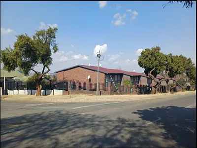 3 Bedroom Townhouse For Sale in Alberton - DHr6.webp