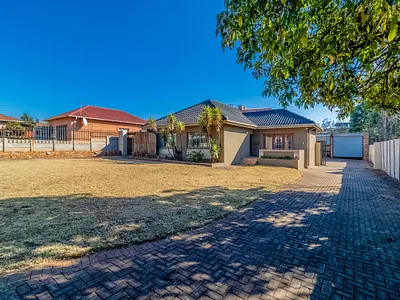 4 Bedroom House For Sale in Roodepoort - MEP1.webp