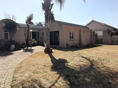 4 Bedroom House For Sale in Alberton - img