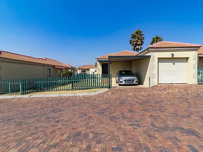 3 Bedroom Townhouse For Sale in Johannesburg - img