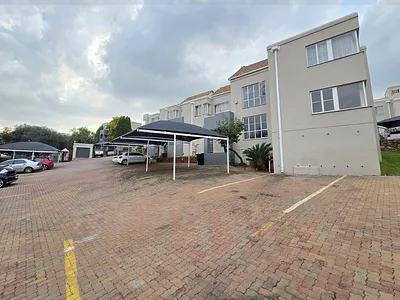 2 Bedroom Townhouse For Sale in Johannesburg - jPEY.webp