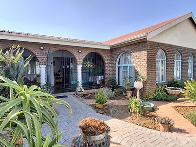4 Bedroom House For Sale in Pretoria - pzOE.webp