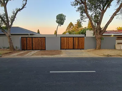 5 Bedroom House For Sale in Edenvale - rfcy.webp