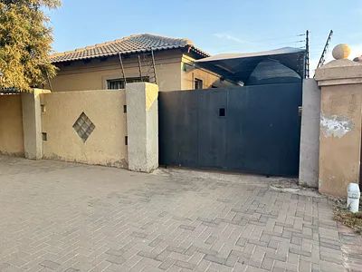 6 Bedroom House For Sale in Johannesburg - EjqX.webp