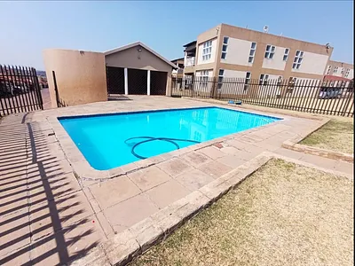 2 Bedroom Townhouse For Sale in Johannesburg - img