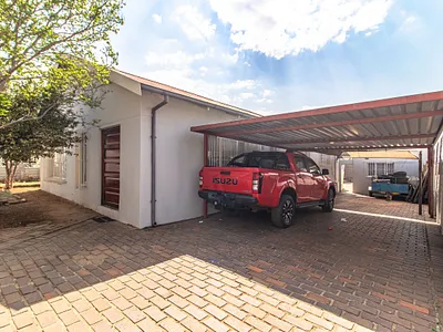 6 Bedroom House For Sale in Johannesburg - fwpx.webp