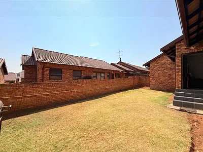 3 Bedroom Townhouse For Sale in Johannesburg - img