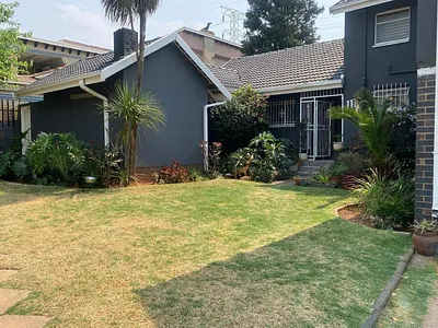 4 Bedroom House For Sale in Johannesburg - img