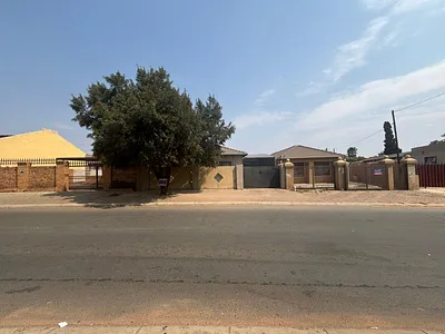 6 Bedroom House For Sale in Johannesburg - ltko.webp